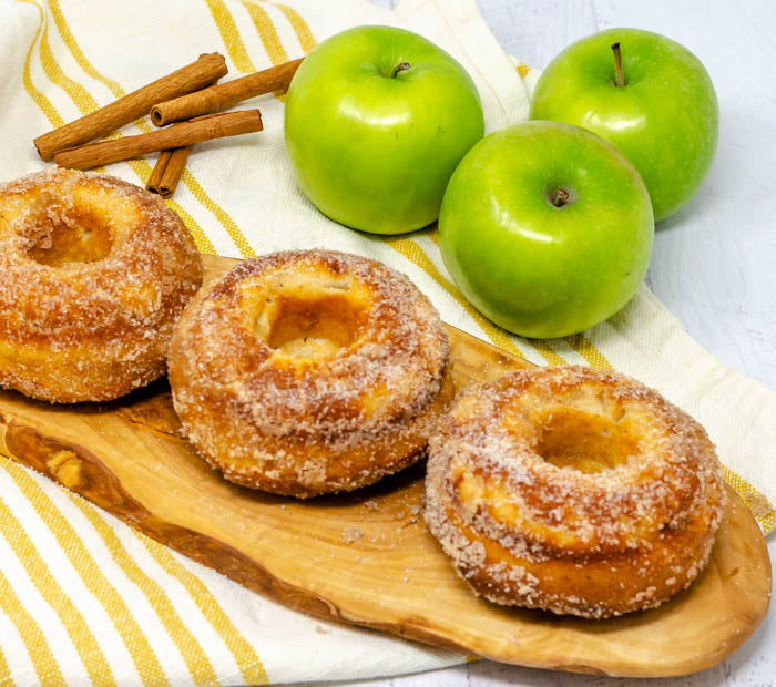 DELICIOUS APPLE CIDER DOUGHNUTS